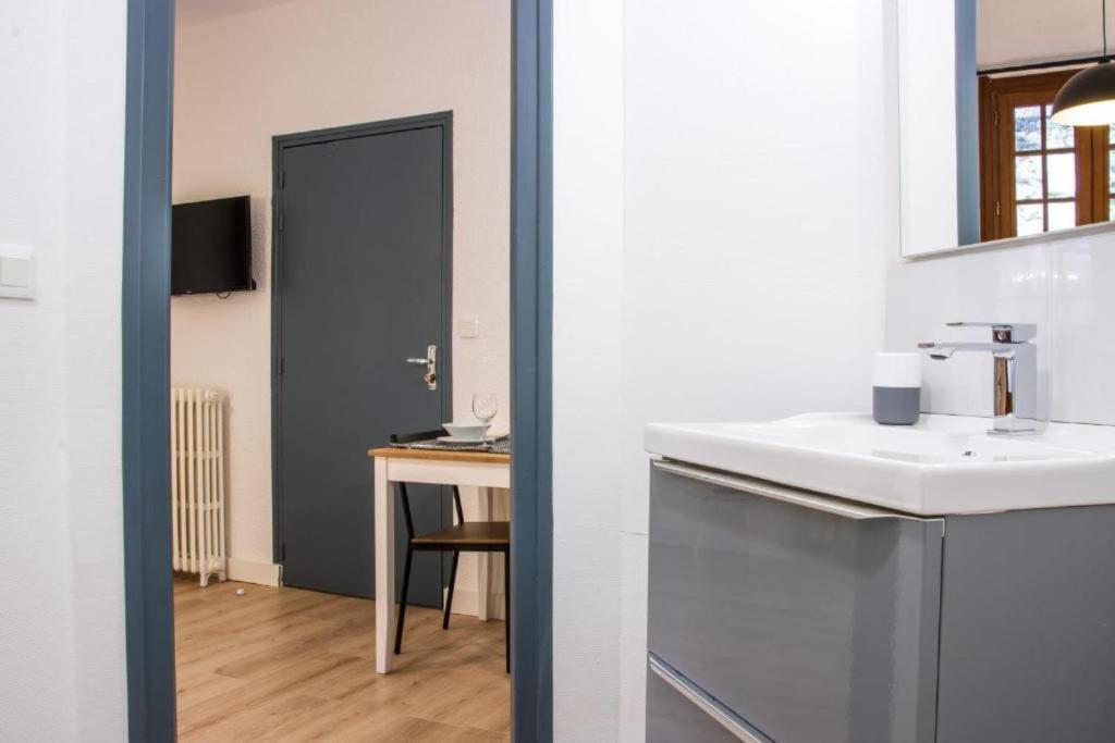 Le Mélusine , à 50m de la gare de Poitiers Apartamento Exterior foto